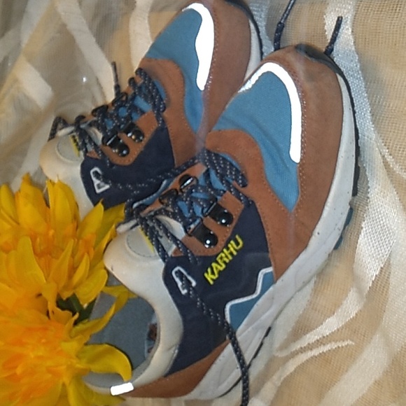 karhu Shoes - Karhu Sneakers-Womans Size 6